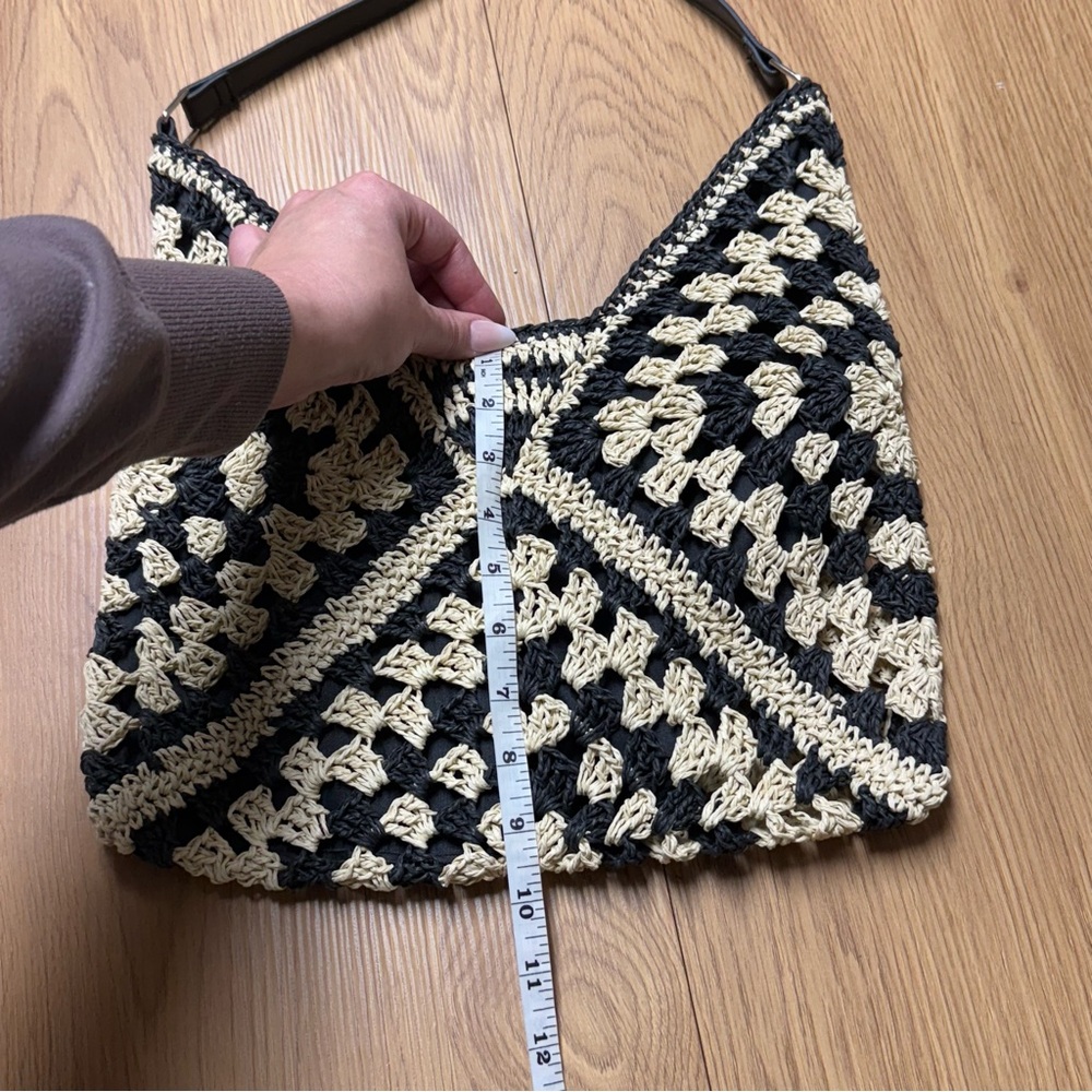 NWOT Wildflowers woven Hobo summer Bag in Black & Cream
Handmade shoulder purse - Picture 8 of 11